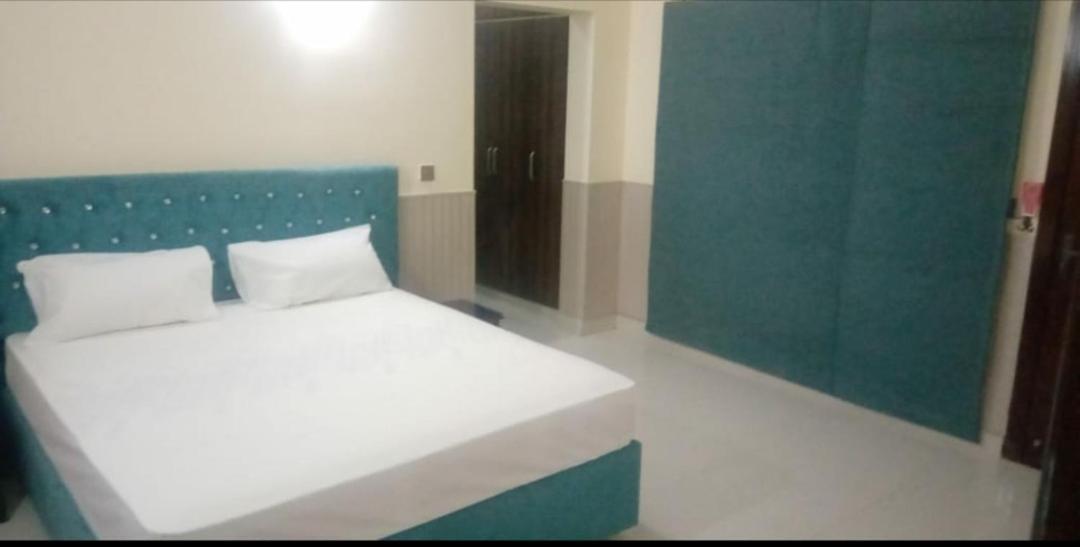 Hak Mall Suites And Apartments Rawalpindi Buitenkant foto