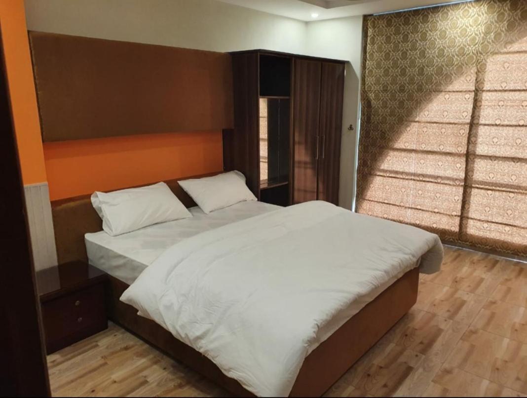Hak Mall Suites And Apartments Rawalpindi Buitenkant foto