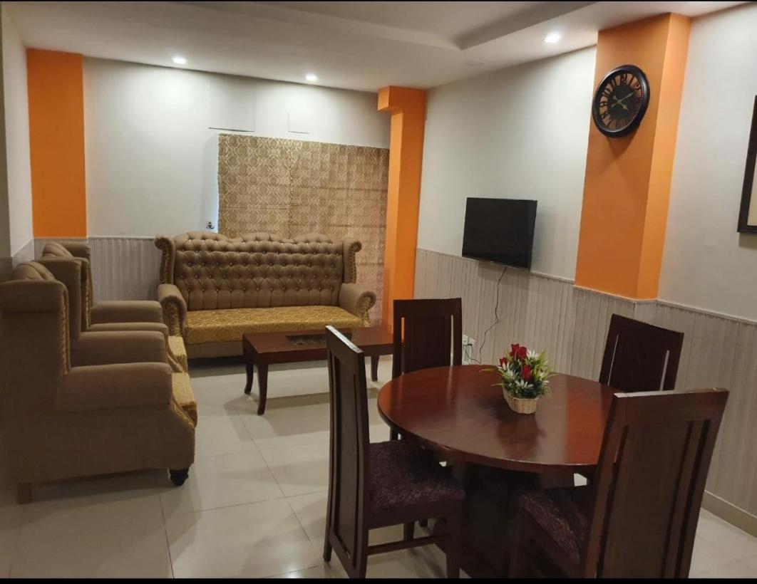 Hak Mall Suites And Apartments Rawalpindi Buitenkant foto