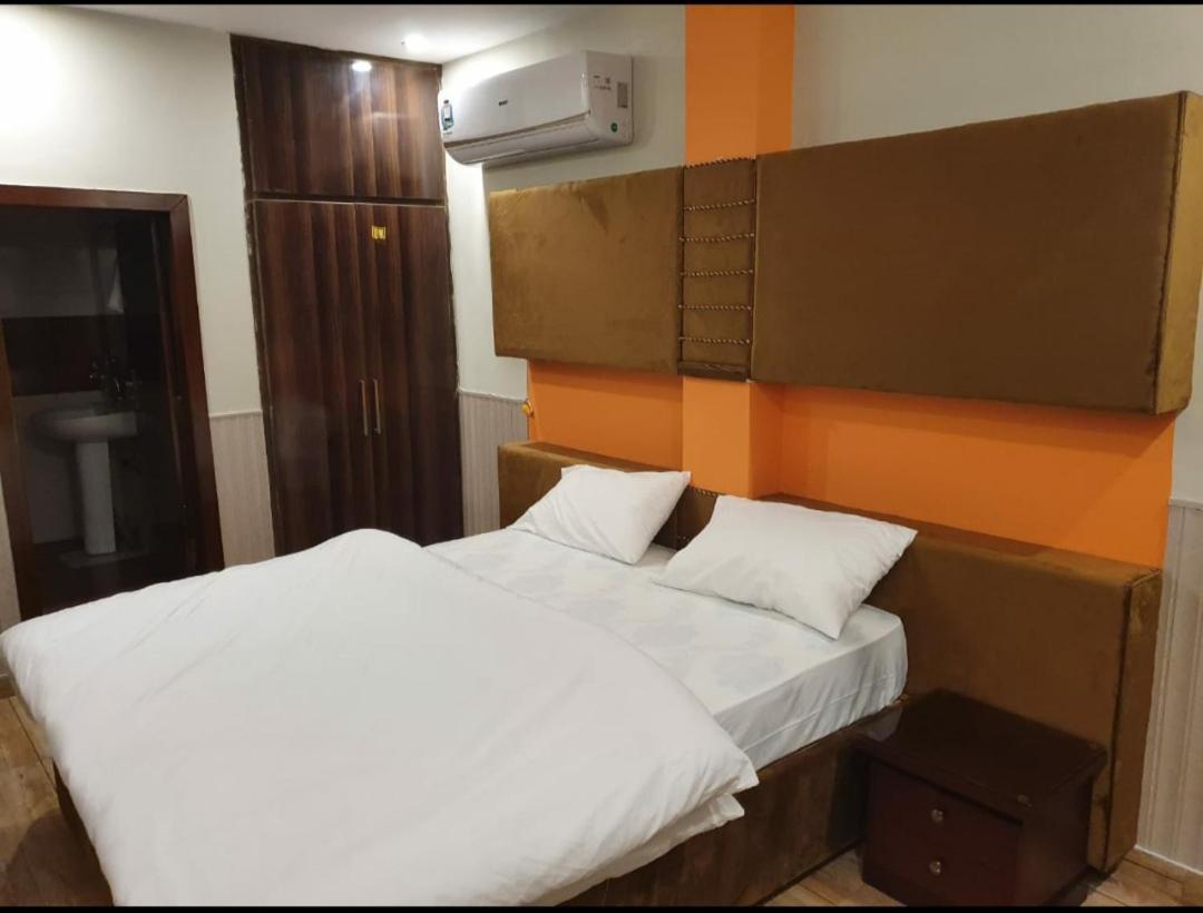 Hak Mall Suites And Apartments Rawalpindi Buitenkant foto
