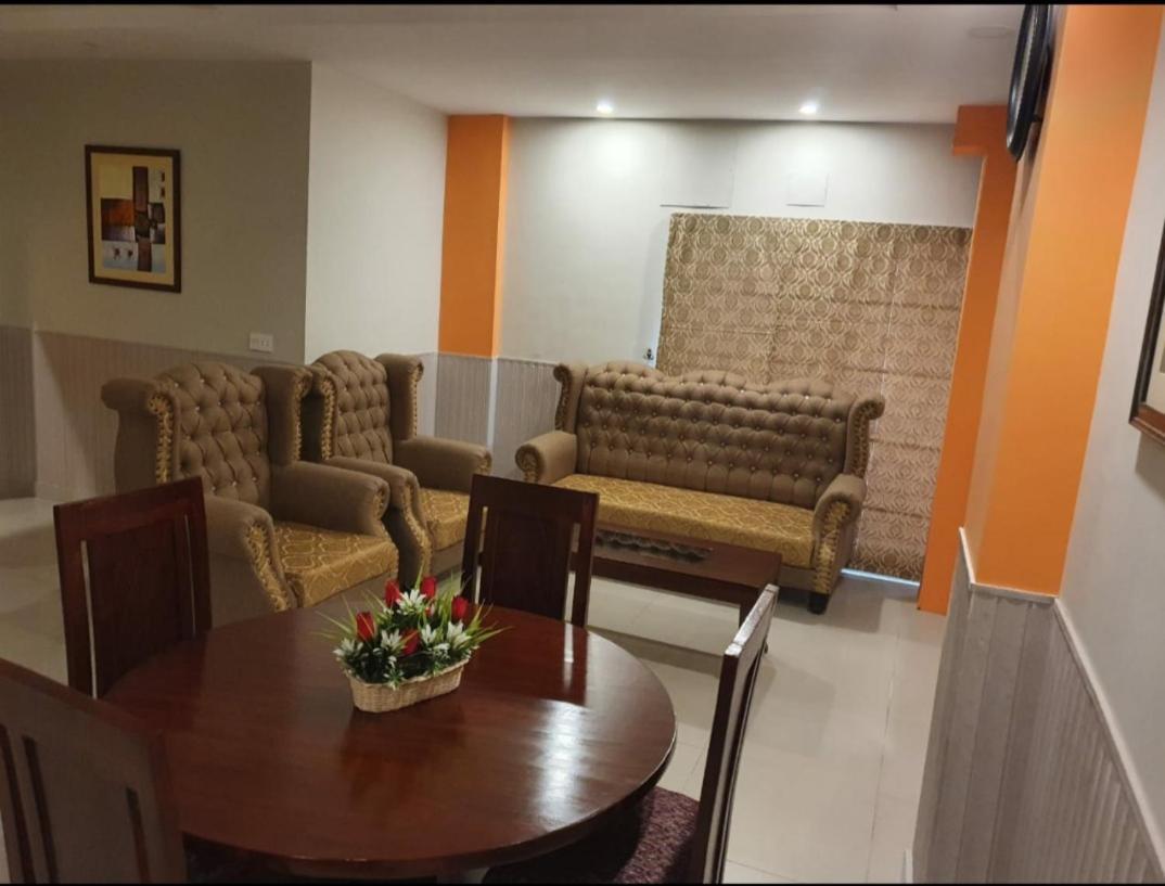 Hak Mall Suites And Apartments Rawalpindi Buitenkant foto