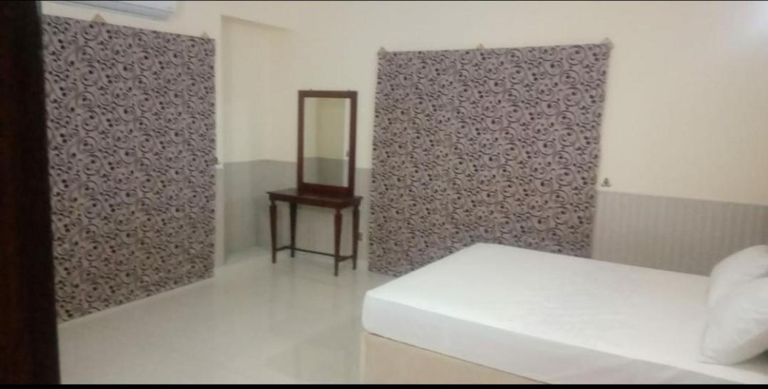 Hak Mall Suites And Apartments Rawalpindi Buitenkant foto